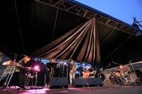 LITTLE CREATURES×原田郁子のライブの様子。