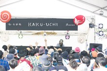 DJパフォーマンス時のEYヨ（BOREDOMS）。