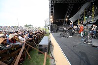 細野晴臣のライブの様子。