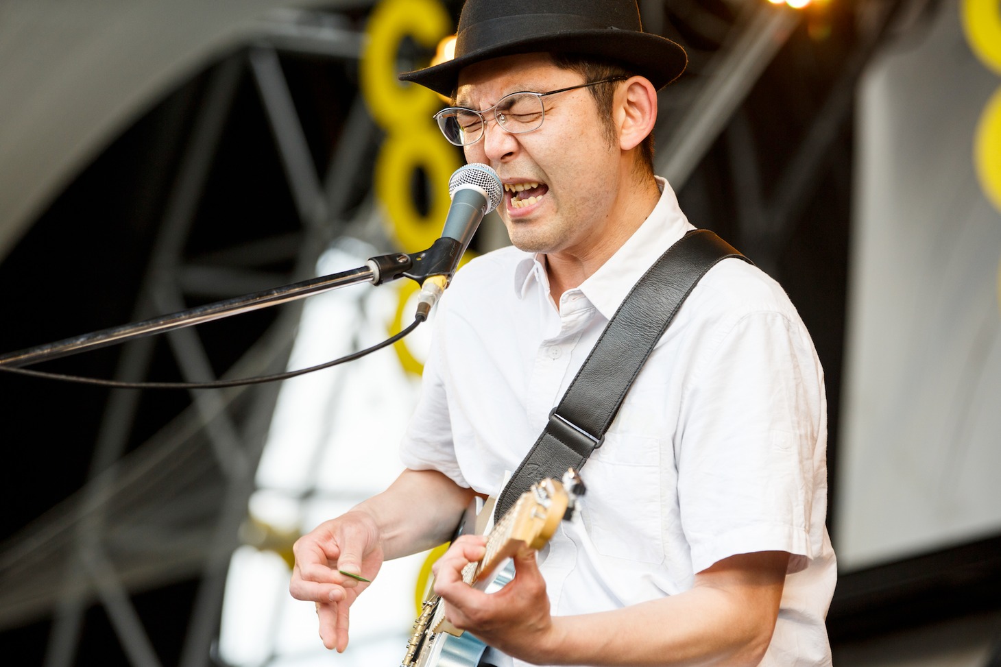 KIMONOSの向井秀徳。