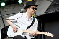 KIMONOSの向井秀徳。