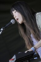 Melotronmelonのライブの様子。