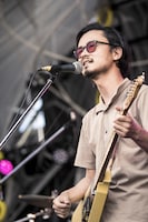 ペトロールズの長岡亮介（G, Vo）。