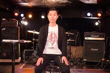 スピッツのTシャツを着て番組の収録に臨んだ岩井勇気（ハライチ）。