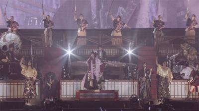 「和楽器バンド大新年会2017東京体育館 -雪ノ宴・桜ノ宴-」の様子。