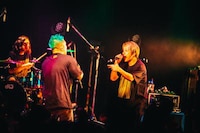 「BACK-ON 15th Anniversary Live -Ultimate Thanks-」の様子。（撮影：​木場ヨシヒト）