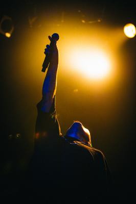 「BACK-ON 15th Anniversary Live -Ultimate Thanks-」の様子。（撮影：​木場ヨシヒト）