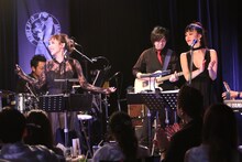 「～AZU 10th Anniversary PREMIUM LIVE～ AZUDECHANeeL FINAL」の様子。（写真提供：アリオラジャパン）