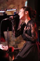 「～AZU 10th Anniversary PREMIUM LIVE～ AZUDECHANeeL FINAL」の様子。（写真提供：アリオラジャパン）