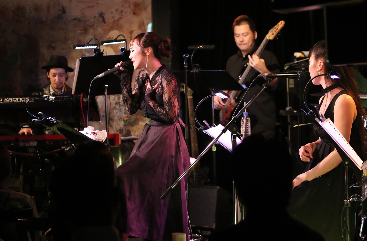 「～AZU 10th Anniversary PREMIUM LIVE～ AZUDECHANeeL FINAL」の様子。（写真提供：アリオラジャパン）