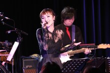 「～AZU 10th Anniversary PREMIUM LIVE～ AZUDECHANeeL FINAL」の様子。（写真提供：アリオラジャパン）