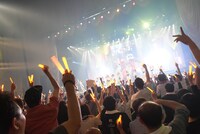 「I am LinQ～軌跡～」東京・中野サンプラザホール公演の様子。（写真提供：avex）