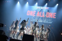 「I am LinQ～軌跡～」東京・中野サンプラザホール公演の様子。（写真提供：avex）