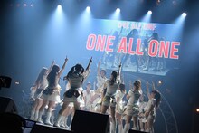 「I am LinQ～軌跡～」東京・中野サンプラザホール公演の様子。（写真提供：avex）