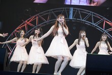 「I am LinQ～軌跡～」東京・中野サンプラザホール公演の様子。（写真提供：avex）