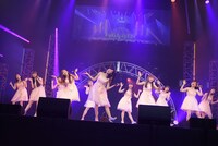 「I am LinQ～軌跡～」東京・中野サンプラザホール公演の様子。（写真提供：avex）