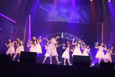 「I am LinQ～軌跡～」東京・中野サンプラザホール公演の様子。（写真提供：avex）