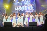 「I am LinQ～軌跡～」東京・中野サンプラザホール公演の様子。（写真提供：avex）