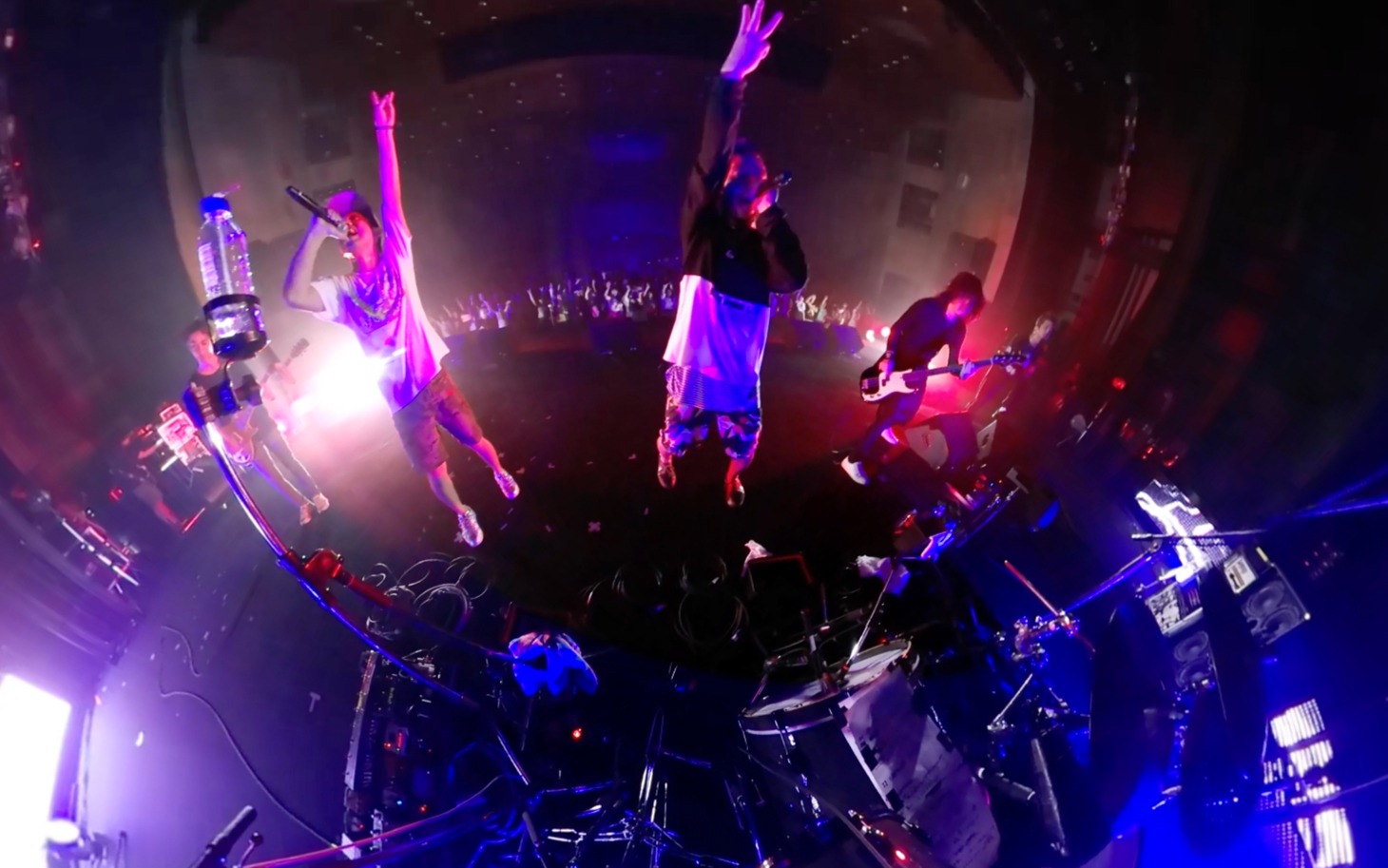 ORANGE RANGE「『ORANGE RANGE LIVE TOUR 016-017 ～おかげさまで15周年！47都道府県 DE カーニバル～』2017.2.25 at 日本武道館」完全生産限定盤の特典VR動画のワンシーン。