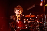 田邊有希（Dr / BRADIO）（撮影：星野健太）