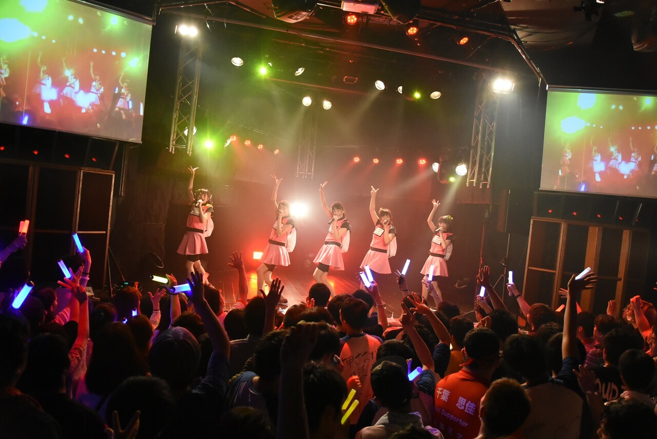 ぷちぱすぽ☆「2周年記念3rdワンマン～ひと足お先に！ぷち世界陸上～」の様子。