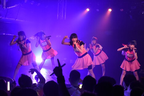 ぷちぱすぽ☆「2周年記念3rdワンマン～ひと足お先に！ぷち世界陸上～」の様子。