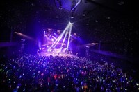 たこやきレインボーのライブの様子。