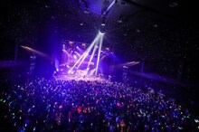 たこやきレインボーのライブの様子。