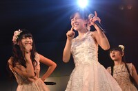 左から阿部かれん、神岡実希、塩野虹。