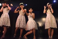 「ハコイリ▽ムスメの定期便5月号～初夏の陽光に輝くスイートピーとスターチス～」の様子。