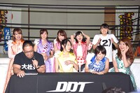 高木三四郎からアップアップガールズ（プロレス）オーディションの開催を聞かされて驚くアップアップガールズ（仮）。