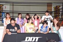 高木三四郎からアップアップガールズ（プロレス）オーディションの開催を聞かされて驚くアップアップガールズ（仮）。