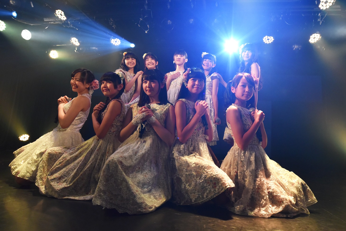 「ハコイリ▽ムスメの定期便5月号～初夏の陽光に輝くスイートピーとスターチス～」の様子。