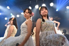 「ハコイリ▽ムスメの定期便5月号～初夏の陽光に輝くスイートピーとスターチス～」の様子。