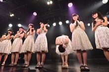 深々と頭を下げる神岡実希。