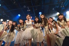 「ハコイリ▽ムスメの定期便5月号～初夏の陽光に輝くスイートピーとスターチス～」の様子。