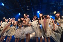 「ハコイリ▽ムスメの定期便5月号～初夏の陽光に輝くスイートピーとスターチス～」の様子。