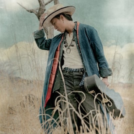 平井大とKUA`AINAがコラボ、限定店舗でオリジナルプレイリスト展開