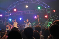 「板野友美『#いいね！』発売記念！みんなで#いいね！ powered by ビデオパス」の様子。（写真提供：キングレコード）