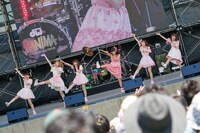 古川未鈴 with 妄想キャリブレーション（写真提供：ソニー・ミュージックレコーズ）