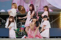 古川未鈴 with 妄想キャリブレーション（写真提供：ソニー・ミュージックレコーズ）