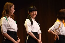 左から衛藤美彩、堀未央奈。