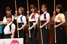 前列・生田絵梨花。後列左から西野七瀬、桜井玲香、松村沙友理、白石麻衣、伊藤万理華。