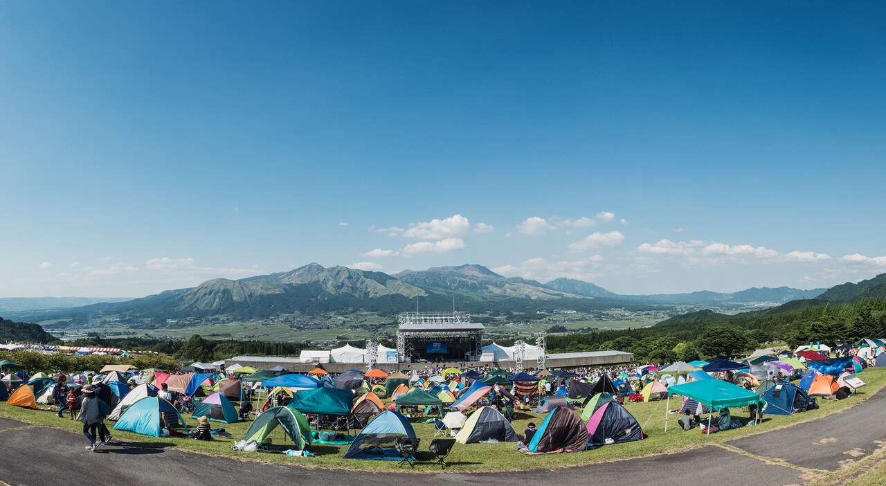 「阿蘇ロックフェスティバル2017」会場の様子。（写真提供：阿蘇ロックフェスティバル）