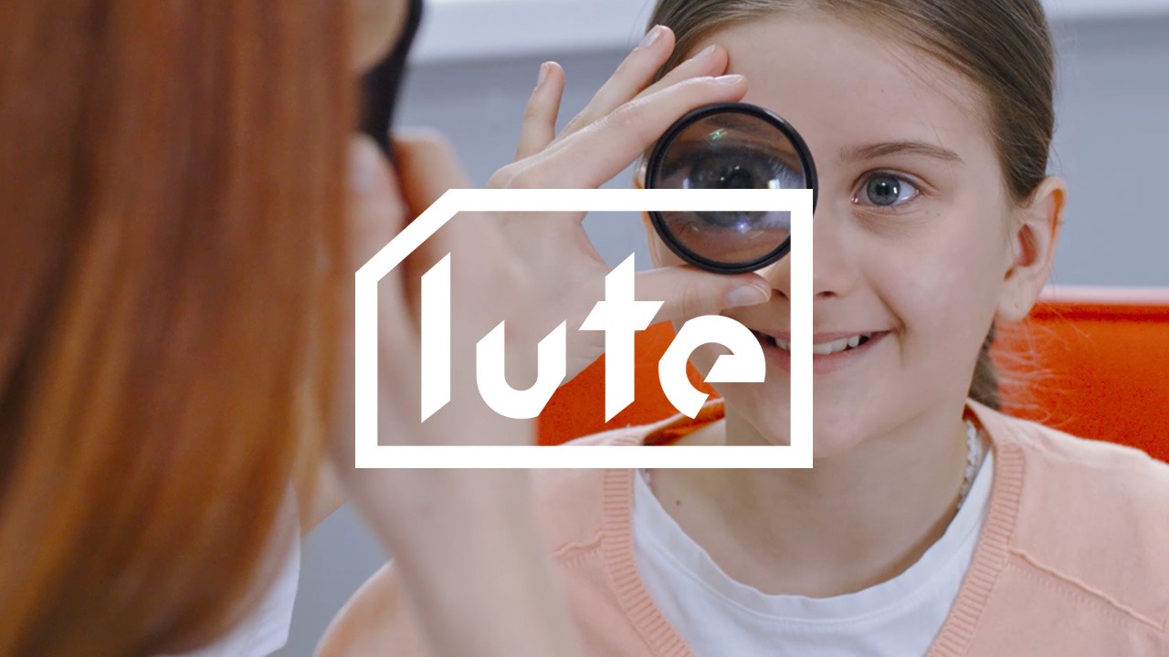 80KIDZ「Reversed Note」MVのワンシーン。