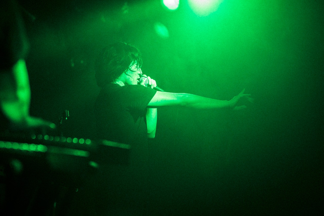 浅見北斗（Vo, Key）（Photo by morookamanabu）