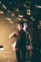 浅見北斗（Vo, Key）（Photo by morookamanabu）