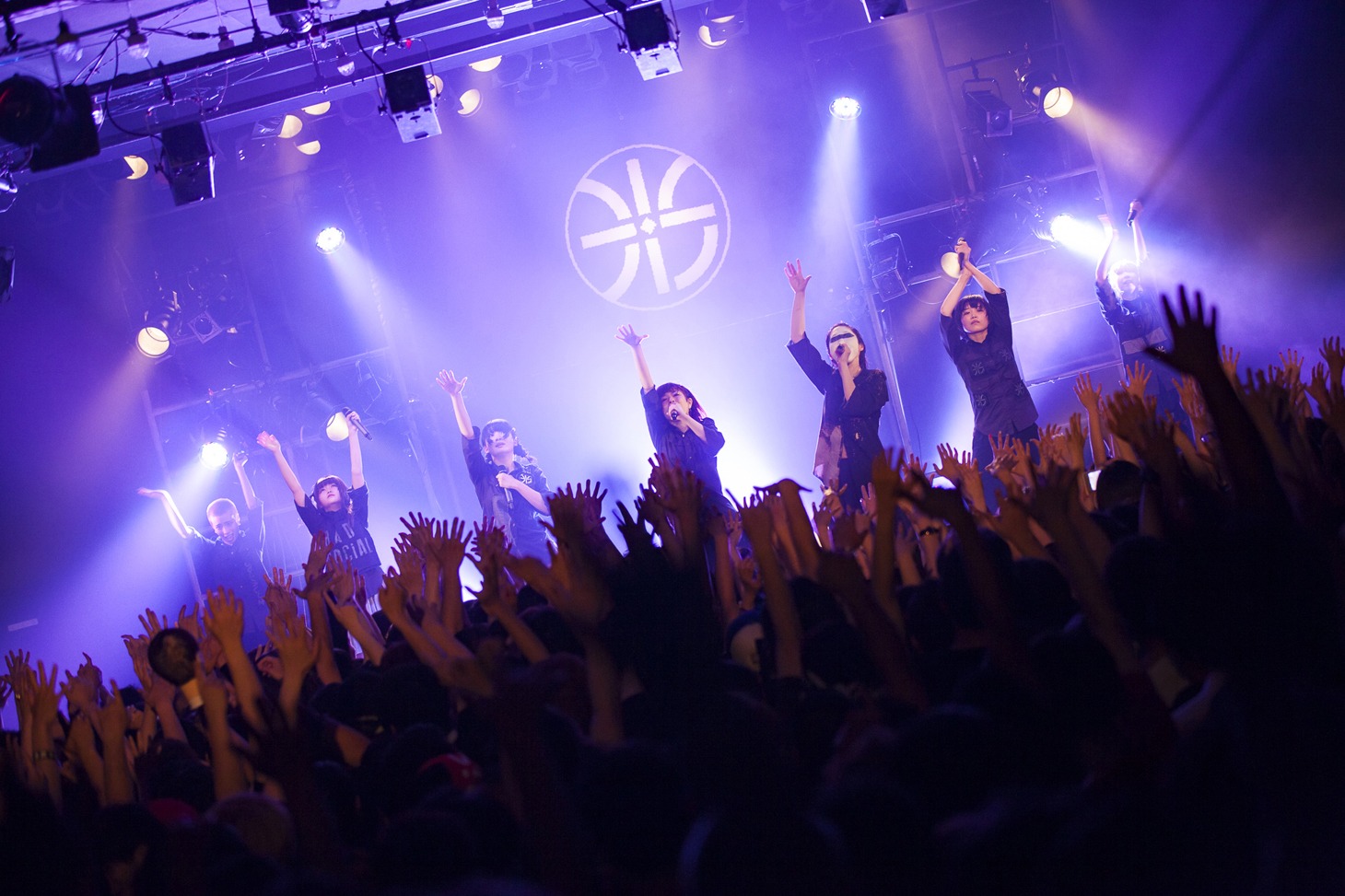 BiSのライブの様子。（撮影：外林健太）