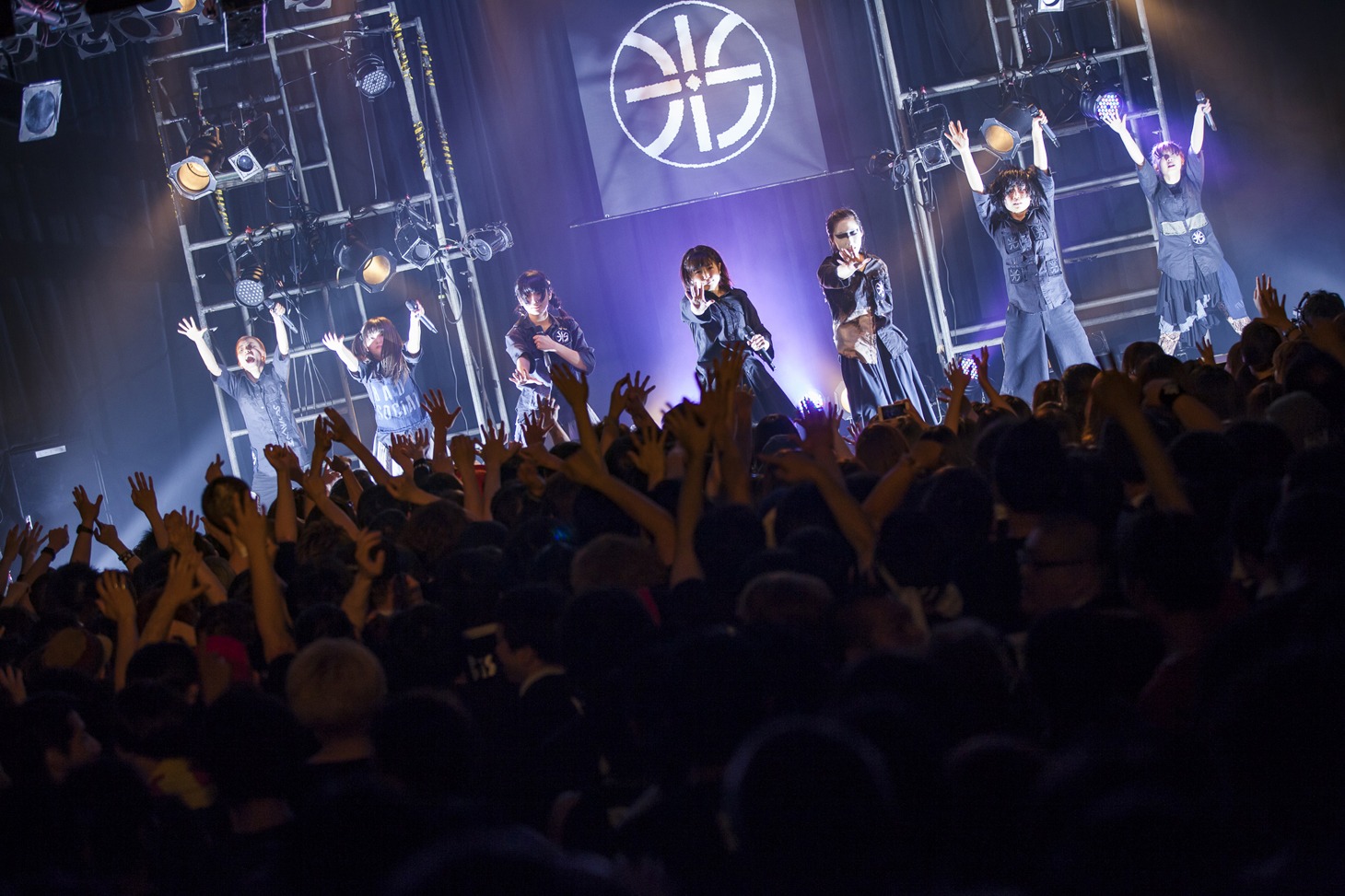 BiSのライブの様子。（撮影：外林健太）
