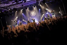 BiSのライブの様子。（撮影：外林健太）